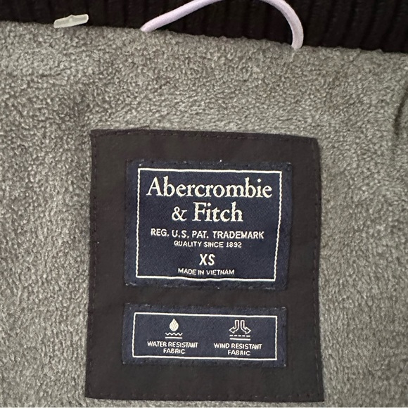 NWOT Abercrombie and Fitch Water and Wind Resistant Winter Jacket XS - Picture 7 of 12